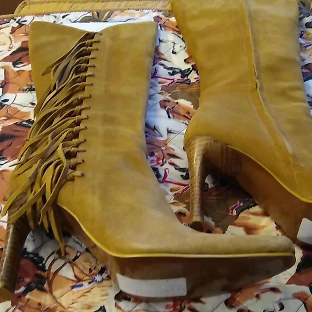 New Mia Tierney Tan Boots - Picture 2 of 5